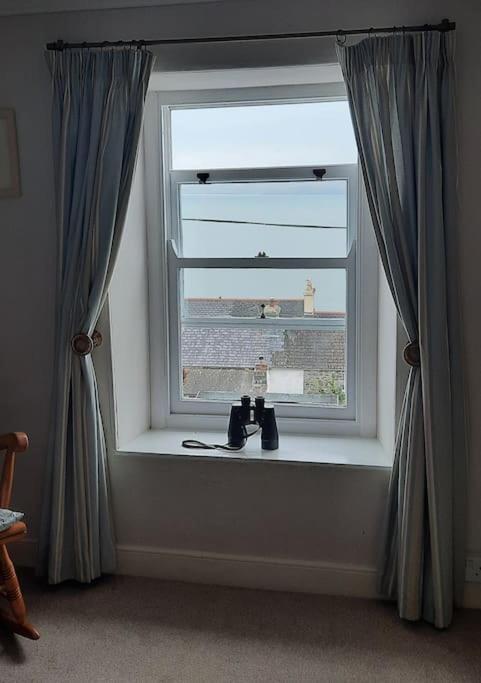 Arvonia Sleeps 7, Sea Views, Dog Friendly Villa Нюкий Екстериор снимка